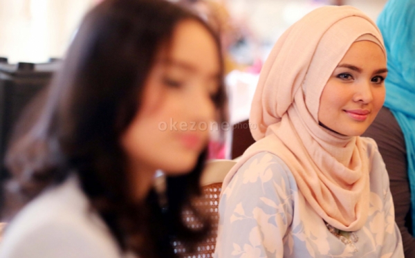 Hijab Dewi Sandra Terbaru Mom Hijab