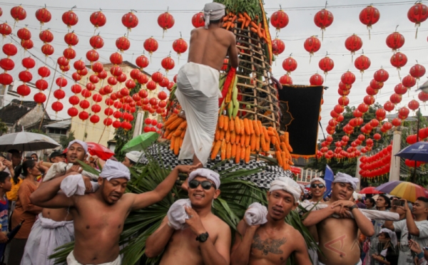 Simbol Akulturasi Budaya Jawa dan Tionghoa dalam Kirab 