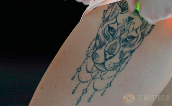  Tato Bergambar Macan di Paha Kiri Petenis Cantik Ukraina 